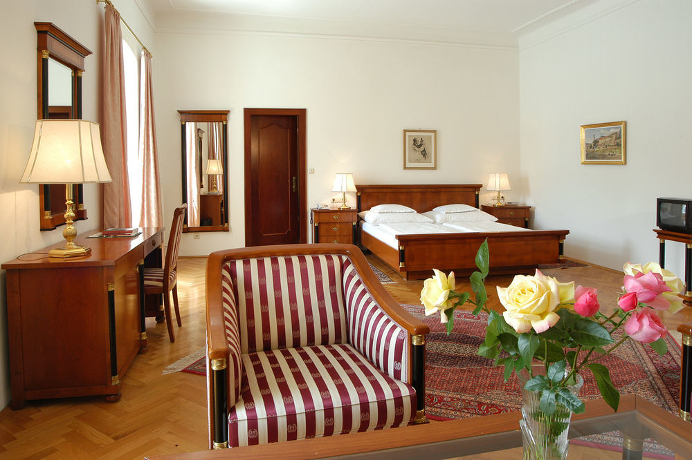 Hotel Richard Loewenherz Duernstein Exterior photo